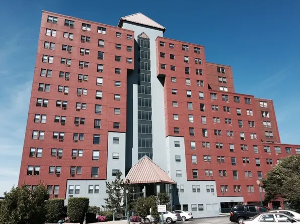750 Davol St Unit 1215, Fall River, MA 02720