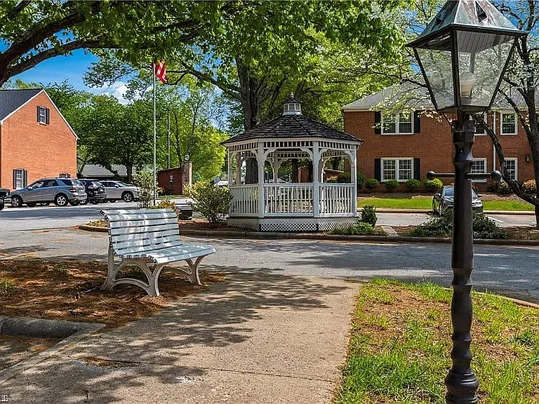 344 D Hanover Arms Ct #D — Photo 2