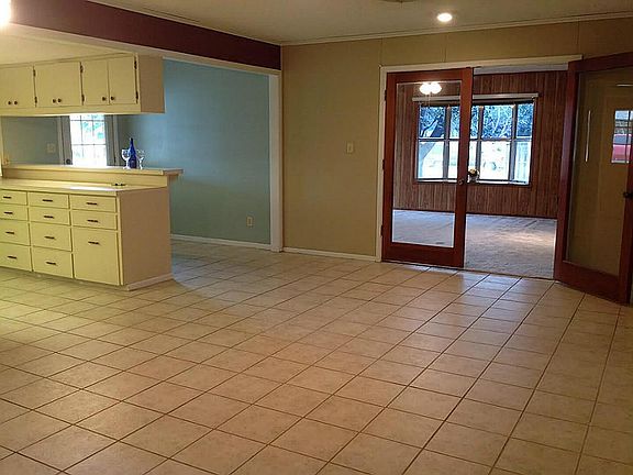 4th image of 385 Sandridge Dr