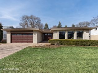 2406 E Sherwood Rd, Arlington Heights, IL 60004