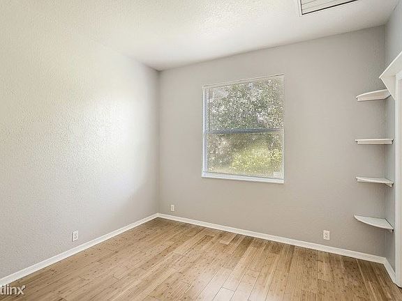 5th image of 23133 Saint George Pl