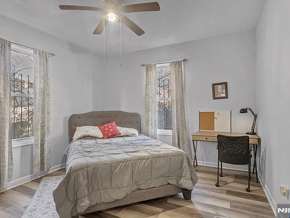 4th image of 107 Huntington Ter