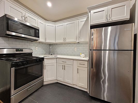 3rd image of 31 W Mosholu Pkwy N APT 2E