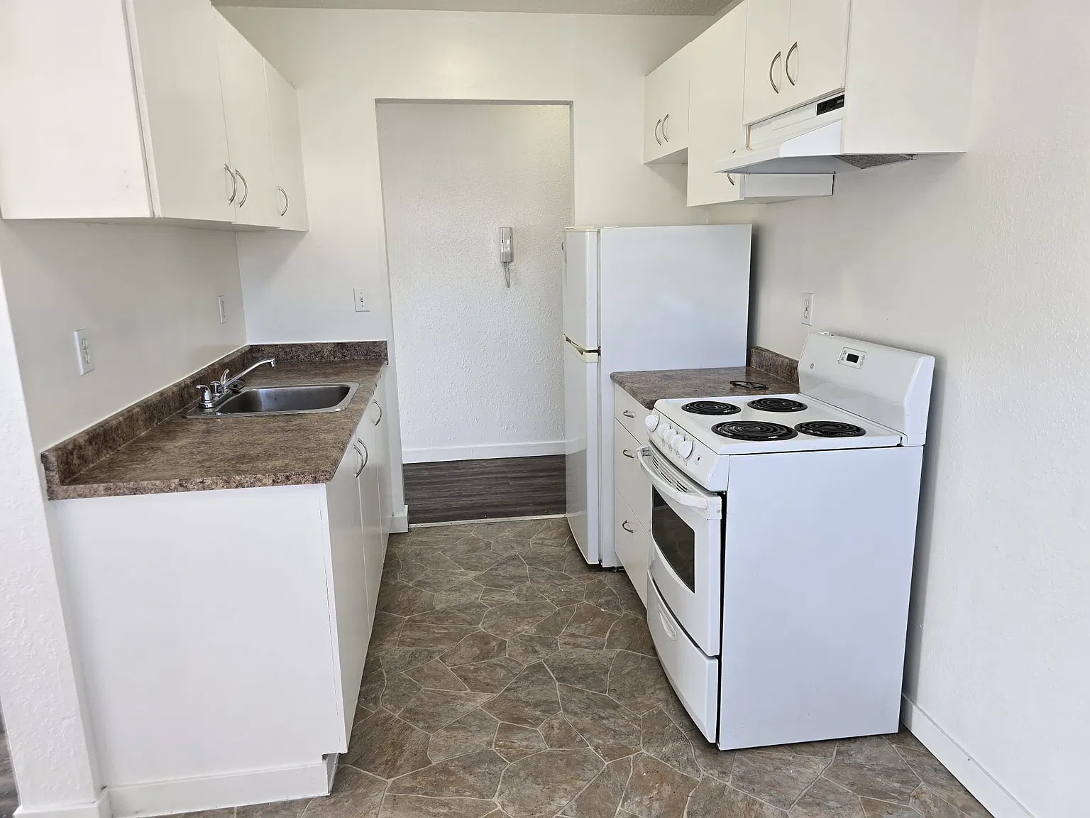 2 bed, 800 sqft, $1,800 — Photo 4