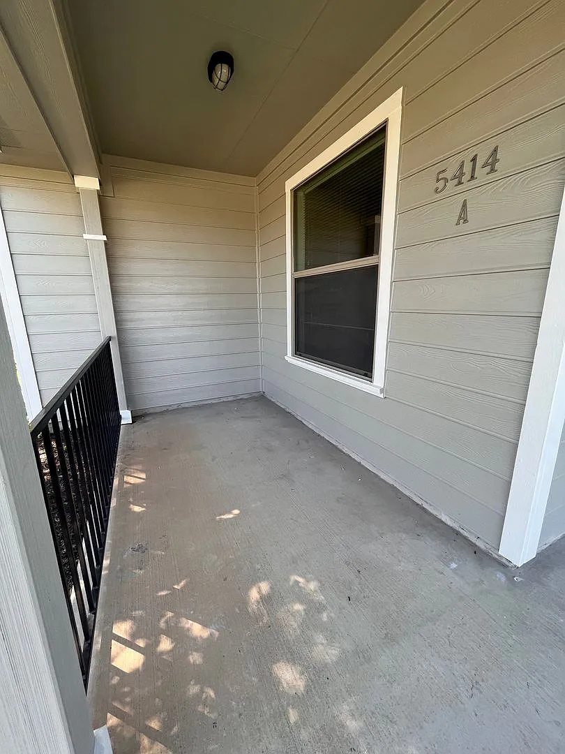 5414 Grover Ave — Photo 2