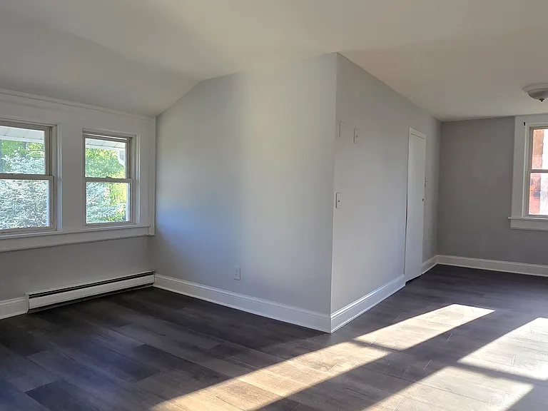 5th bedroom is on upper level