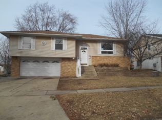 516 Frederick Ave, Streamwood, IL 60107