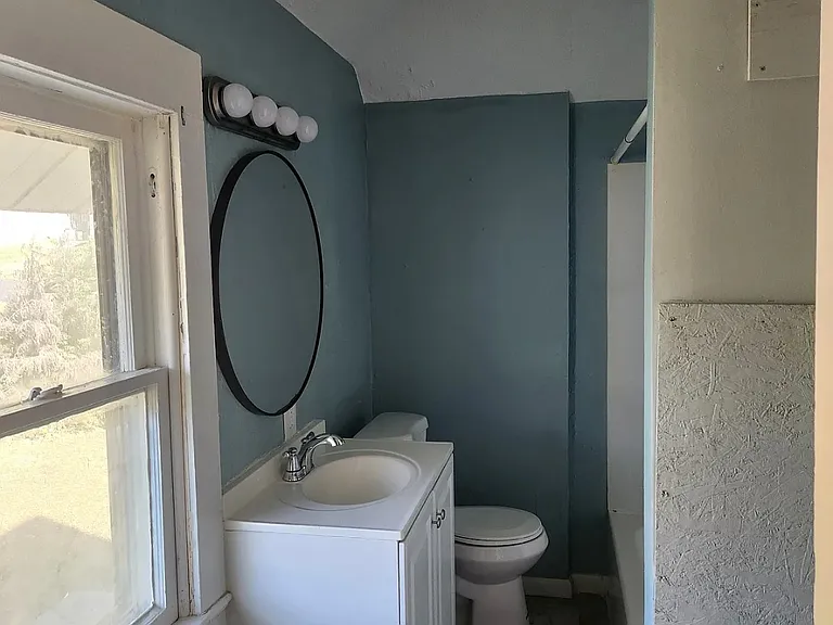 2370 Lagonda Ave — Photo 9