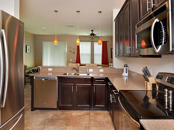 4th image of 583 Glastonbury Dr
