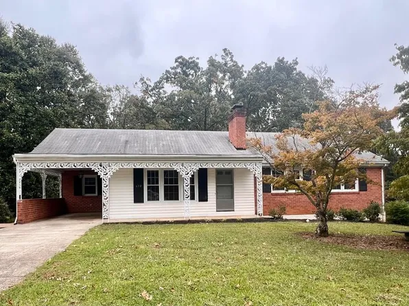 610 Oakland Dr, Chatham, VA 24531