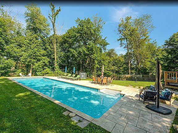 3rd image of 23 Salem Ln