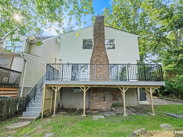 13 Landing Rd W, Hewitt, NJ 07421