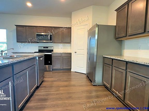 5th image of 2318 Sandhill Ct