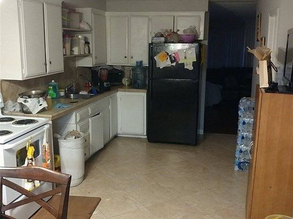 4th image of 521 S S Lyon Street 136