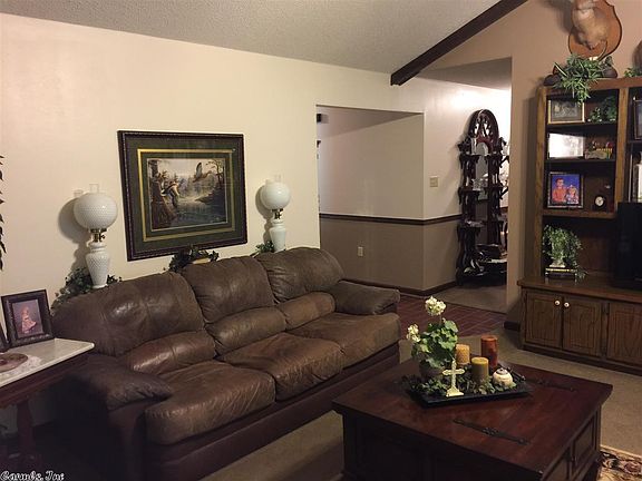5th image of 6910 Village Dr