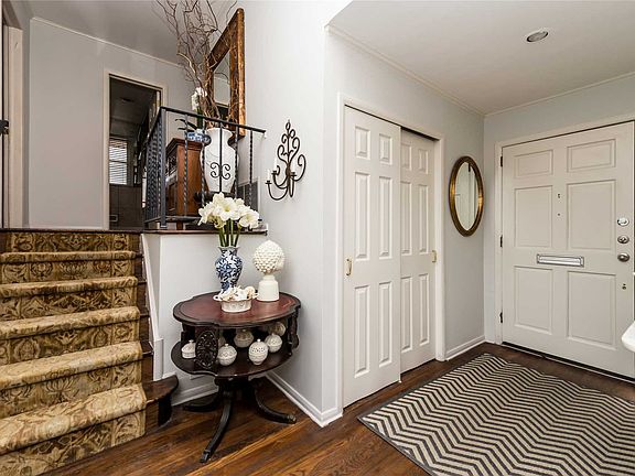 2nd image of 844 Regent Dr