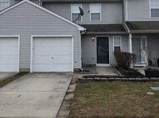 34 Highmeadows Dr, Sicklerville, NJ 08081