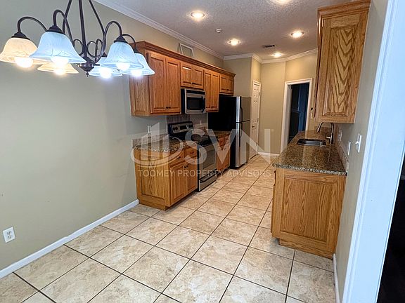 3rd image of 1708 W Hill Ave #11576567