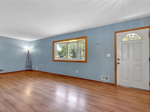 4th image of 3 Sidney Dr
