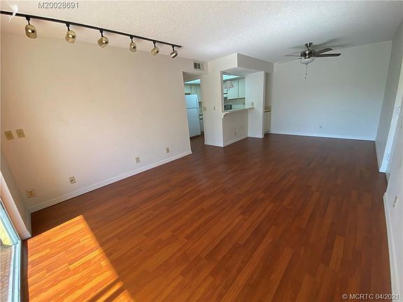 4th image of 1558 SE Royal Green Cir #206