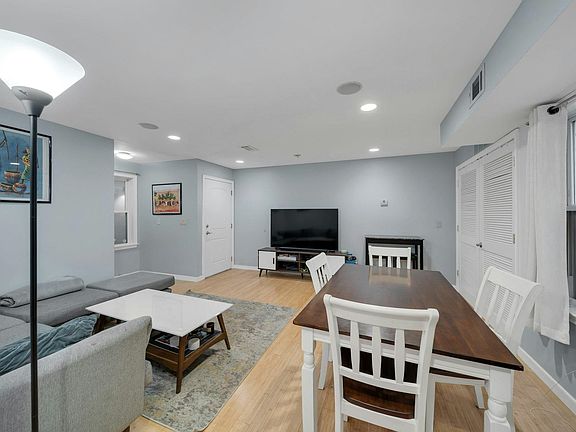 4th image of 439 2nd St APT 2