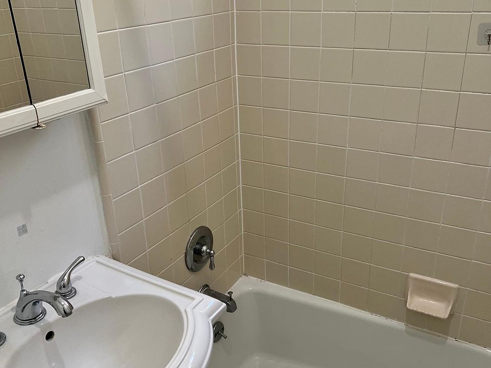 1st image of 625 S Dunsmuir Ave #105