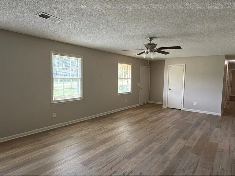 112 Tres Dr — Photo 2