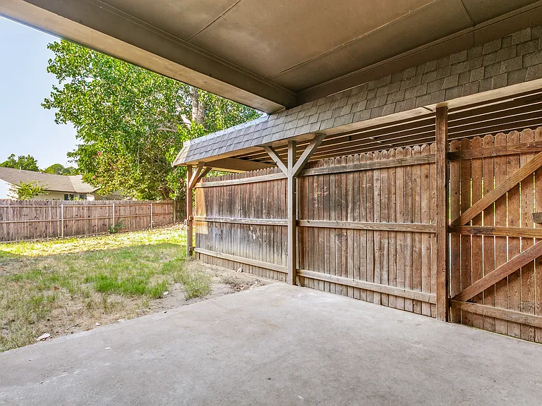 2306 Birchbrook Ct — Photo 23