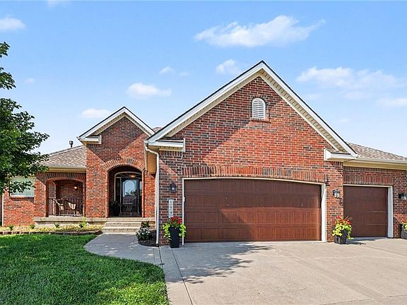 4th image of 10900 Delavan Ct