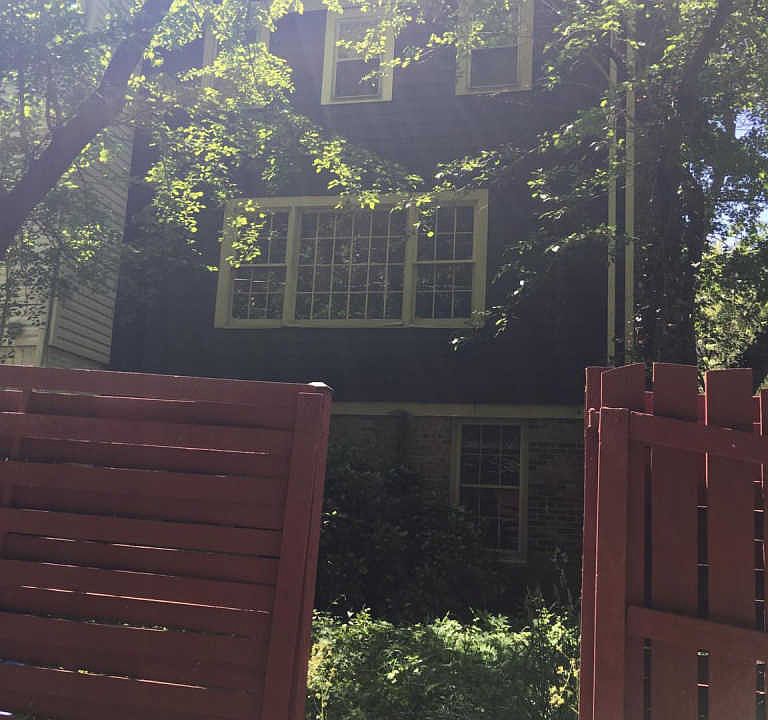 2nd image of 1406 Deerfield Ln