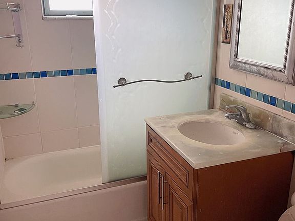 4th image of 60 Henry St APT 8C