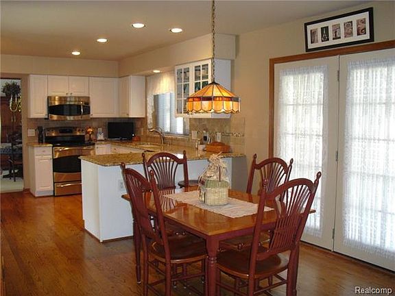 5th image of 19402 Fairlane Ct