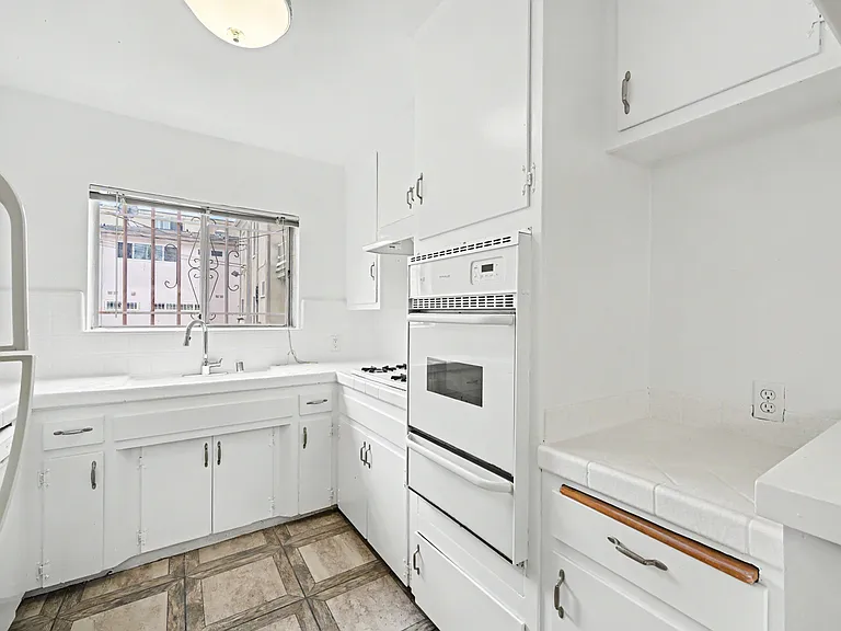 1036 S Bedford St #2 — Photo 6