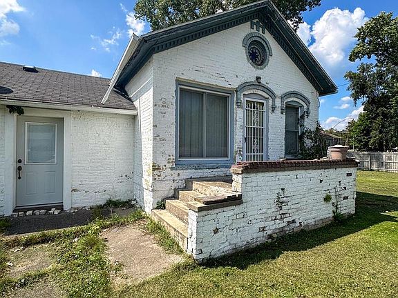 2nd image of 4920 Erie STREET
