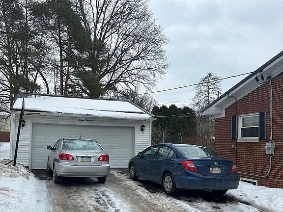 5th image of 1131 Belmont Dr