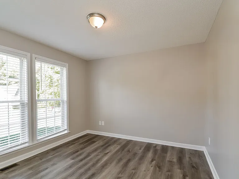 1005 Henchman Ct — Photo 8