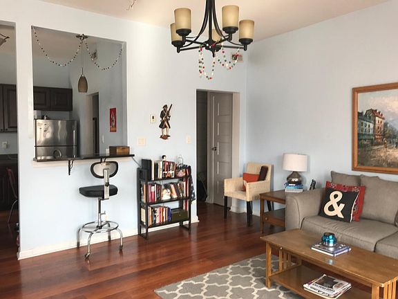 Bar between living room and kitchen