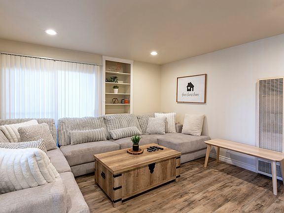 5th image of 727 W Hyde Park Blvd APT 103