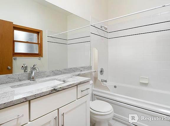 3rd image of 1657 W Wrightwood Ave