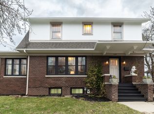489 Division St, Elgin, IL