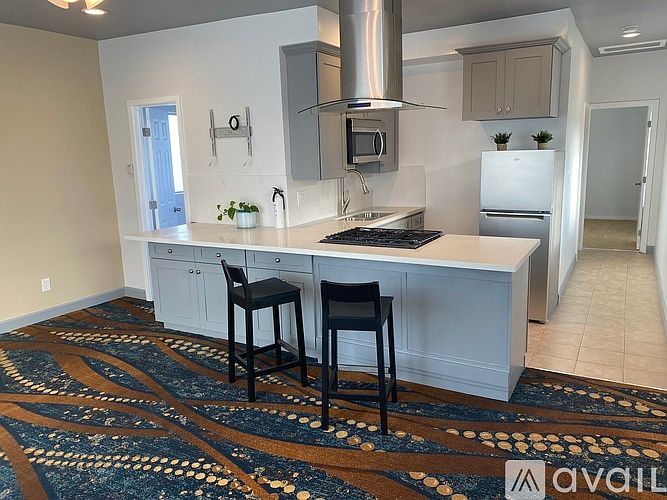 1st image of 928 E Broadway #934
