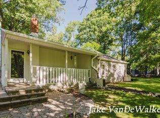 2338 Edgewood Dr, Kalamazoo, MI 49008