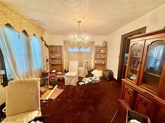 4th image of 826 Woodford Ave