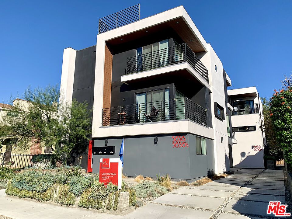 1st image of 5636 Woodman Ave #1/2