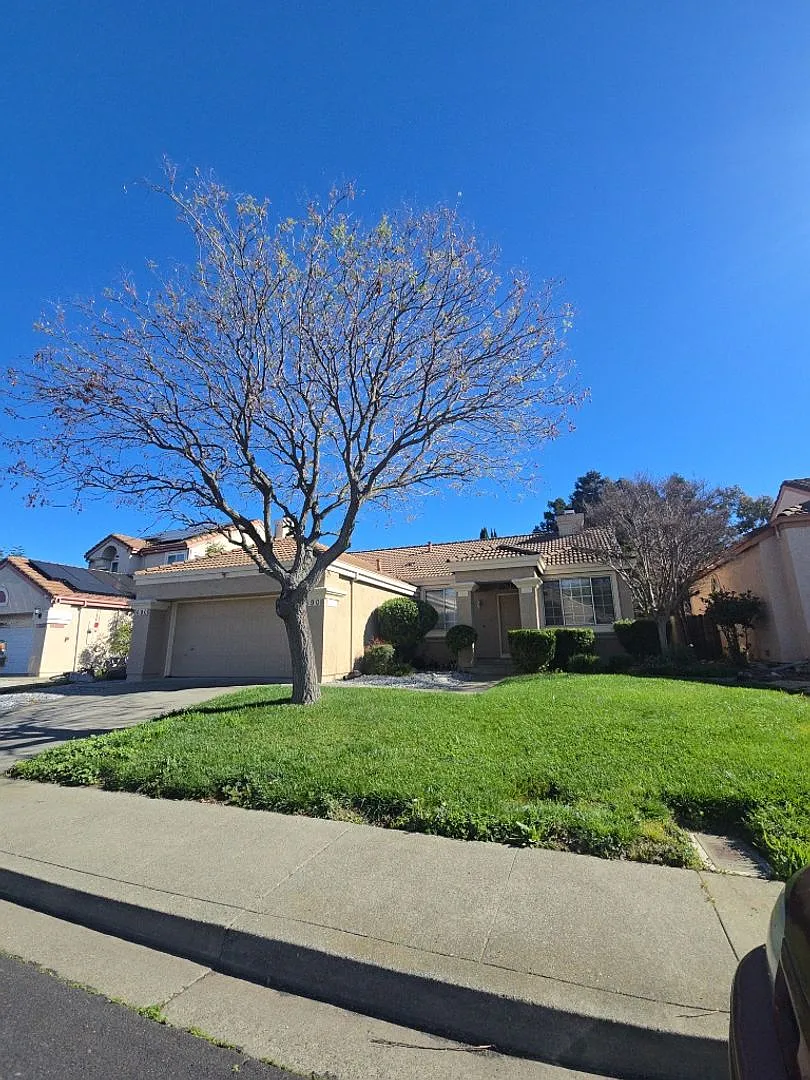 690 Laurelwood Cir photo 1