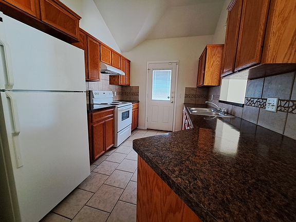 5th image of 4100 Cambridge Dr #A