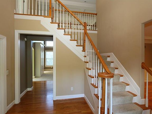 4th image of 6600 Carriage Hill Ln