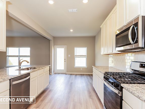 4th image of 2101 Jeanine Dr