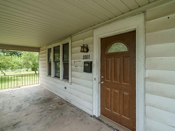 2nd image of 2061 Fairwood Ave