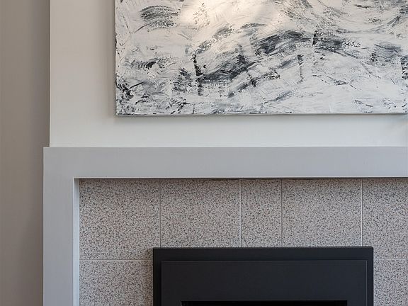 5th image of 935 W 15th Ave #306